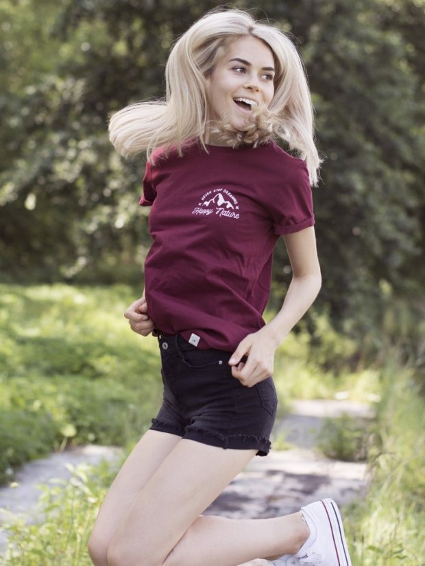 Zachraňte dámské tričko Never stop dreaming - vínové