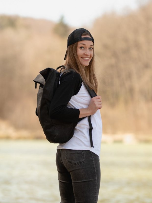 Kšiltovka se síťkou Příroda - černá