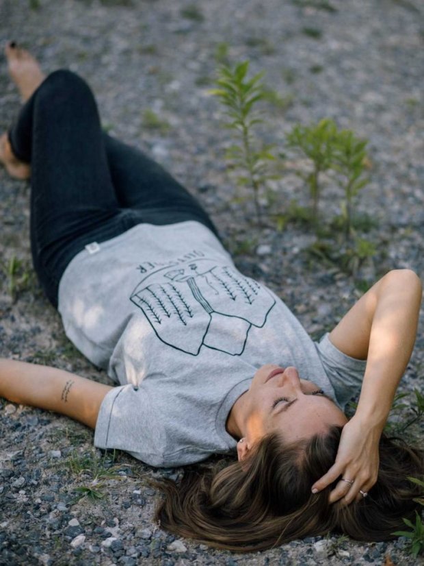 Zachraňte dámské tričko Outsider - šedé