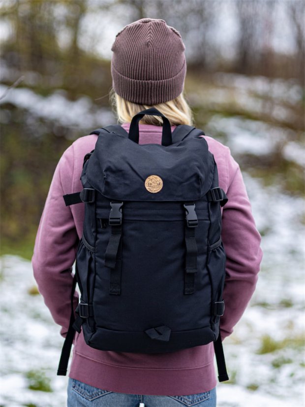 Batoh recyklovaný Krajinka - černý