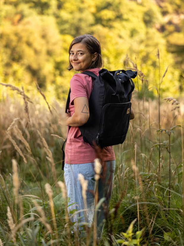 Batoh recyklovaný Mountains - černý