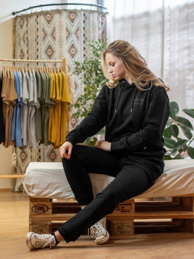 Dámské tepláky 10 stromů - černé