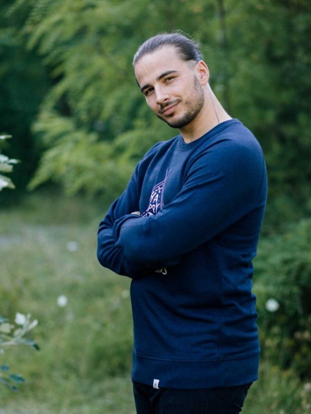 Pánská mikina bez kapuce Hit the mountains - modrá