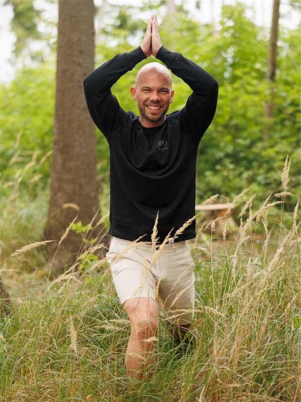 Pánská mikina bez kapuce 10 stromů - černá