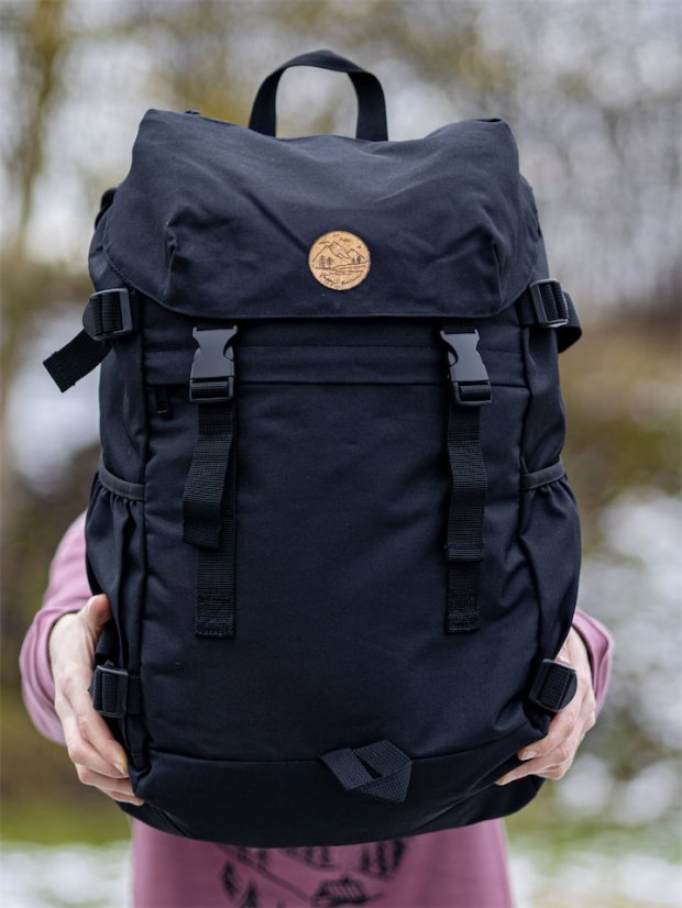 Batoh recyklovaný Krajinka - černý