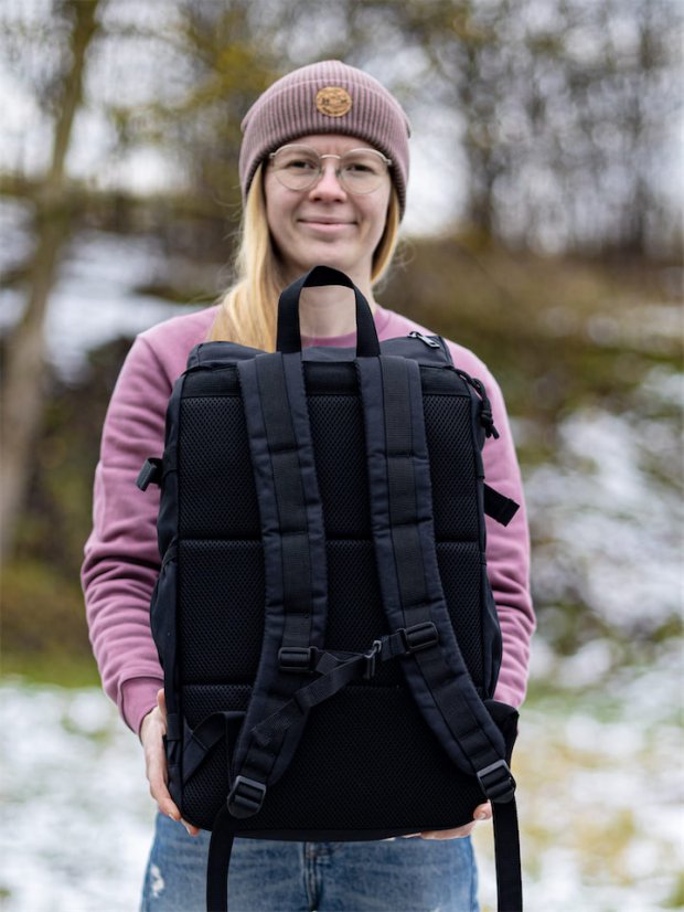 Batoh recyklovaný Krajinka - černý